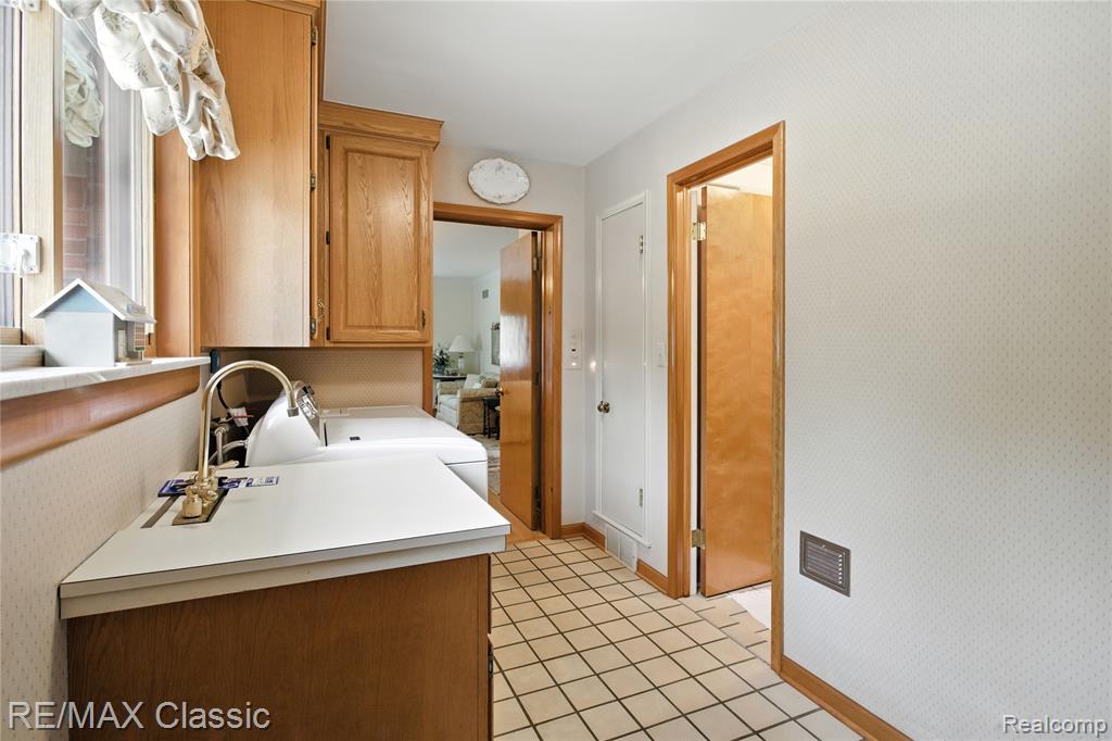 415 Booth Road, Troy, MI 48085 — Photo 19