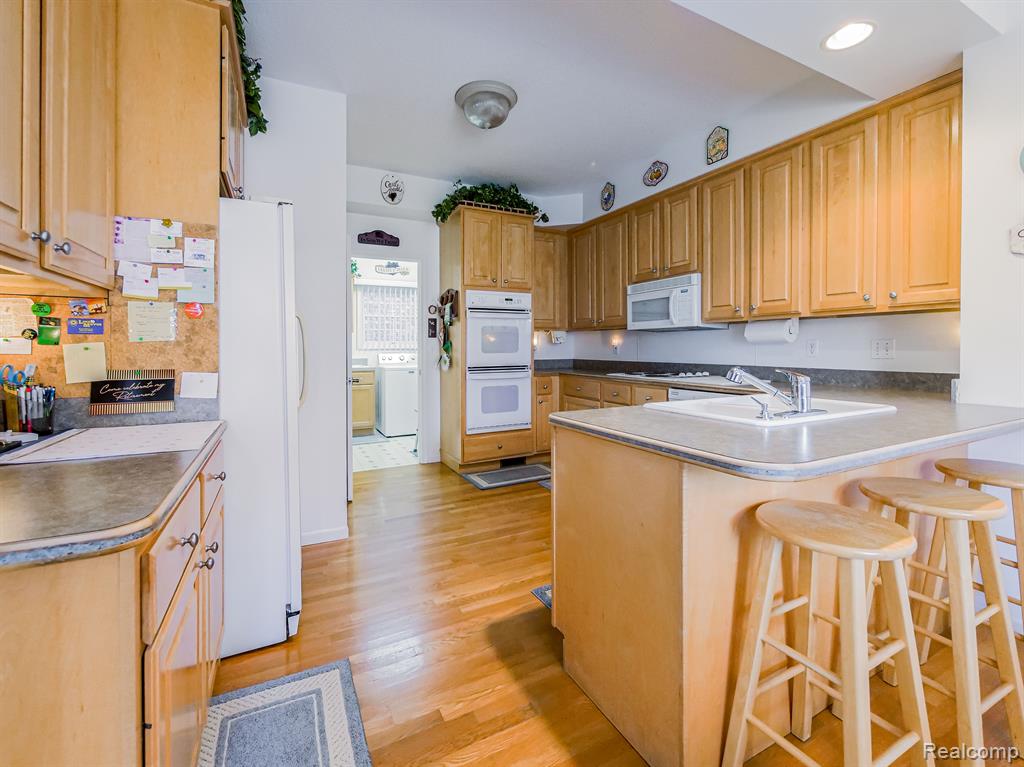 8011 WOODSTONE Drive, Grand Blanc, MI 48439 — Photo 3