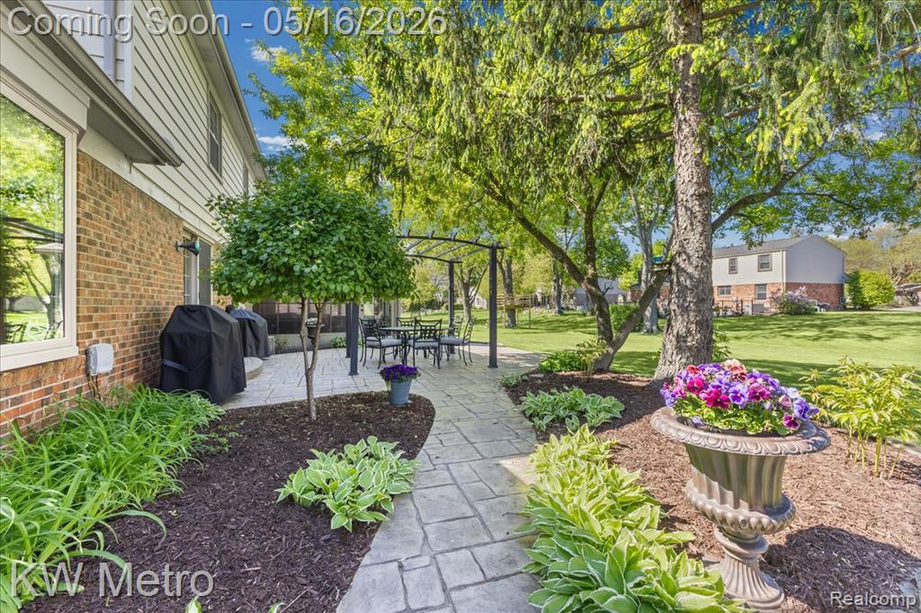 5757 Folkstone Drive, Troy, MI 48085 — Photo 45