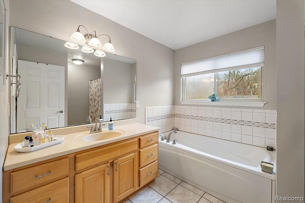 7828 Brookpines Drive, Clarkston, MI 48348 — Photo 24