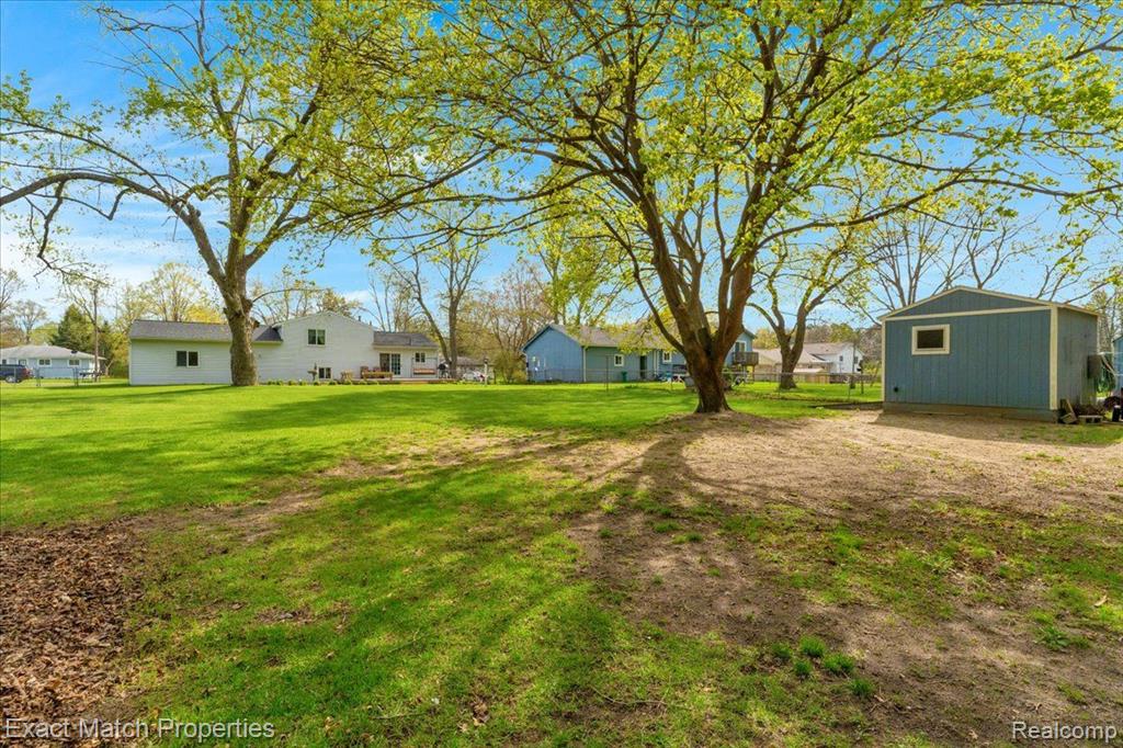 7180 HOWELL Avenue, Waterford, MI 48327 — Photo 8