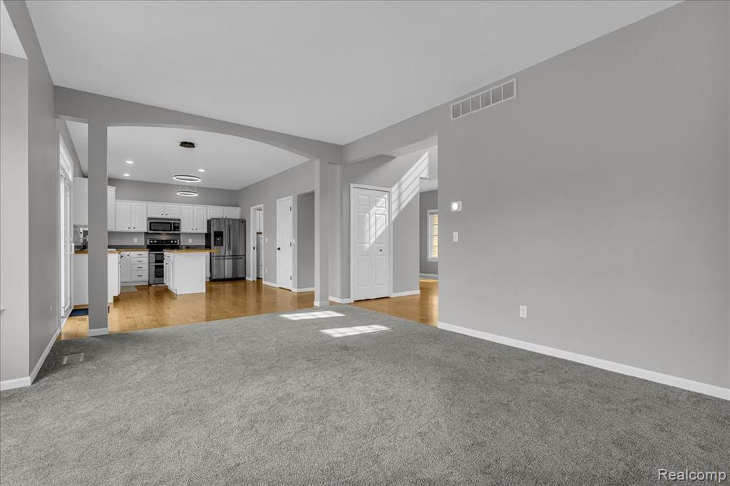 8327 Parkside Drive, Grand Blanc, MI 48439 — Photo 11