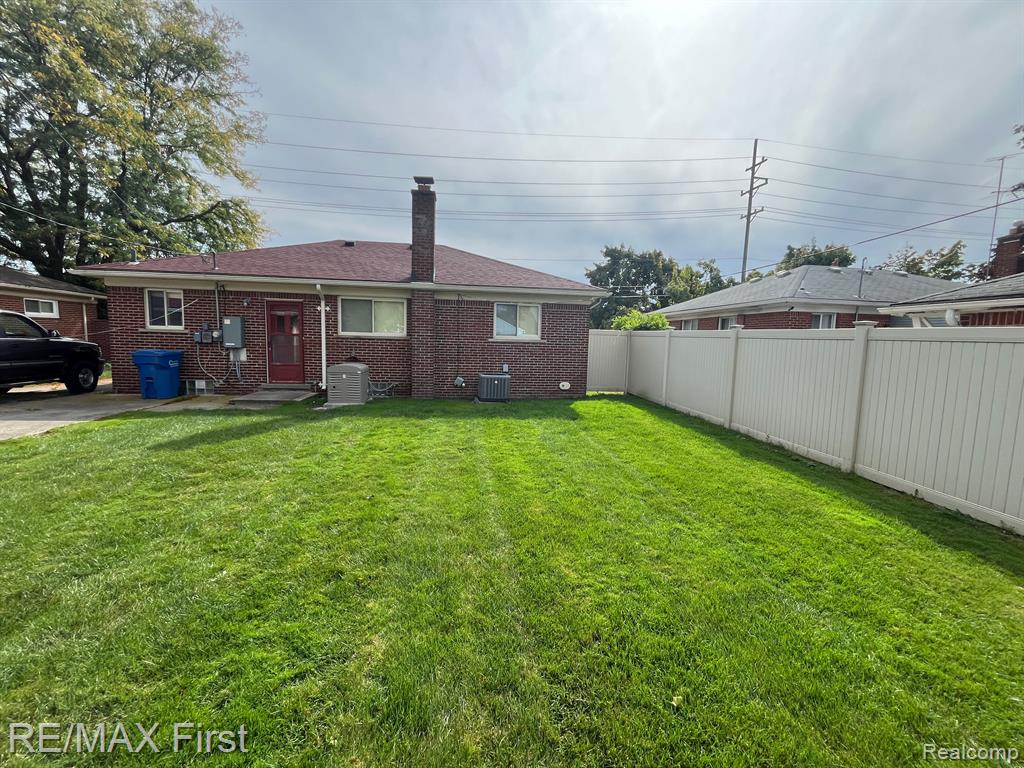 5239 E 13 MILE Road, Warren, MI 48092 — Photo 16