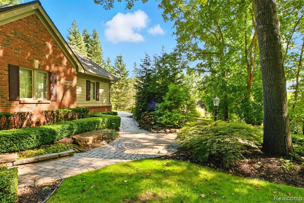 6228 Windemere Point, Brighton, MI 48116 — Photo 30