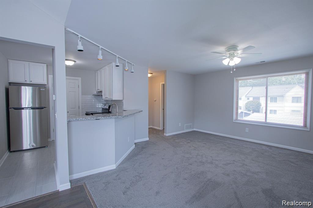 75 ROSEBUD Lane, Mount Clemens, MI 48043 — Photo 4