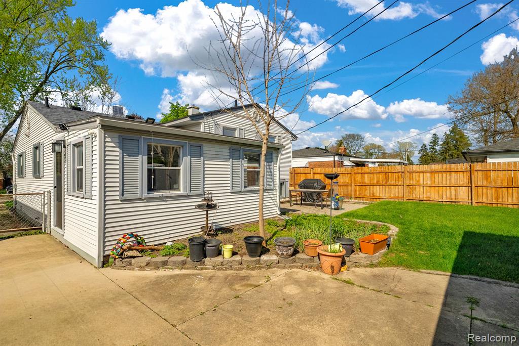 9749 Sylvester Street, Taylor, MI 48180 — Photo 41