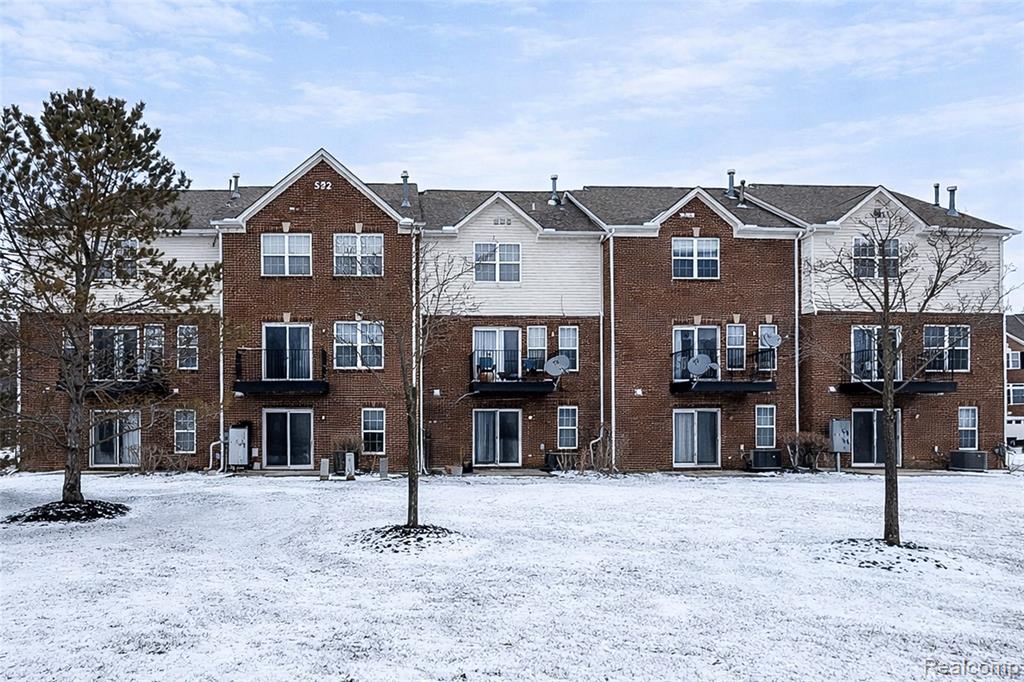 432 CHERRY ORCHARD Road, Canton, MI 48188 — Photo 2