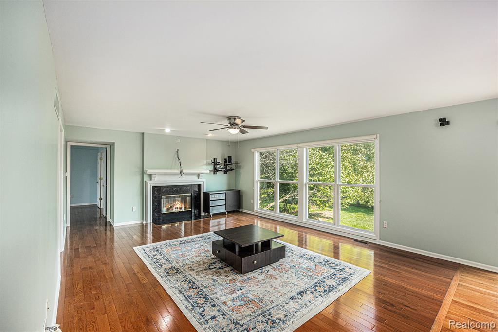 5686 Cherry Lane, West Bloomfield, MI 48324 — Photo 11