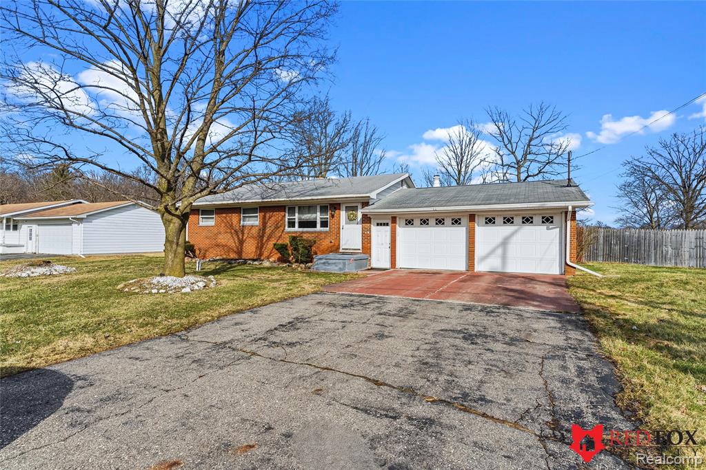 2379 Hialeah Drive, Flint, MI 48507 — Photo 2
