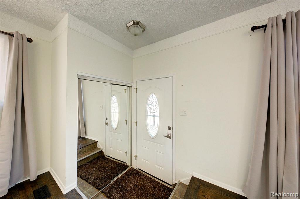 718 Easley Drive, Westland, MI 48186 — Photo 4
