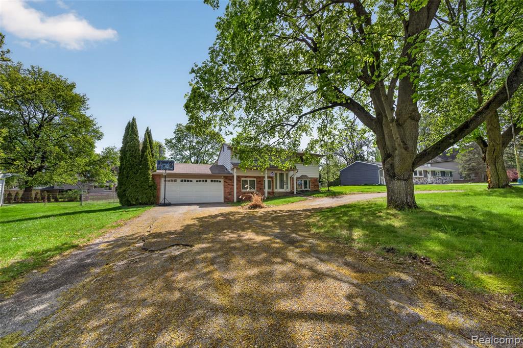 2260 Shankin Drive, Walled Lake, MI 48390 — Photo 27