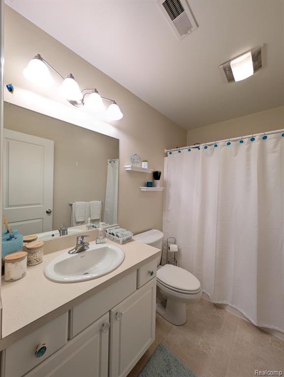 5441 Meadow Creek Court, Flint, MI 48532 — Photo 33