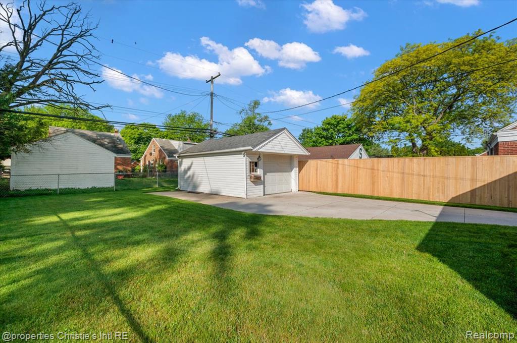 21628 Newcastle Road, Harper Woods, MI 48225 — Photo 14