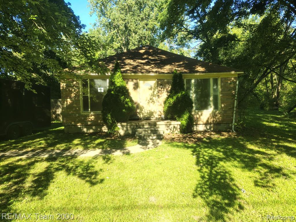 22500 Sumpter Road, Belleville, MI 48111