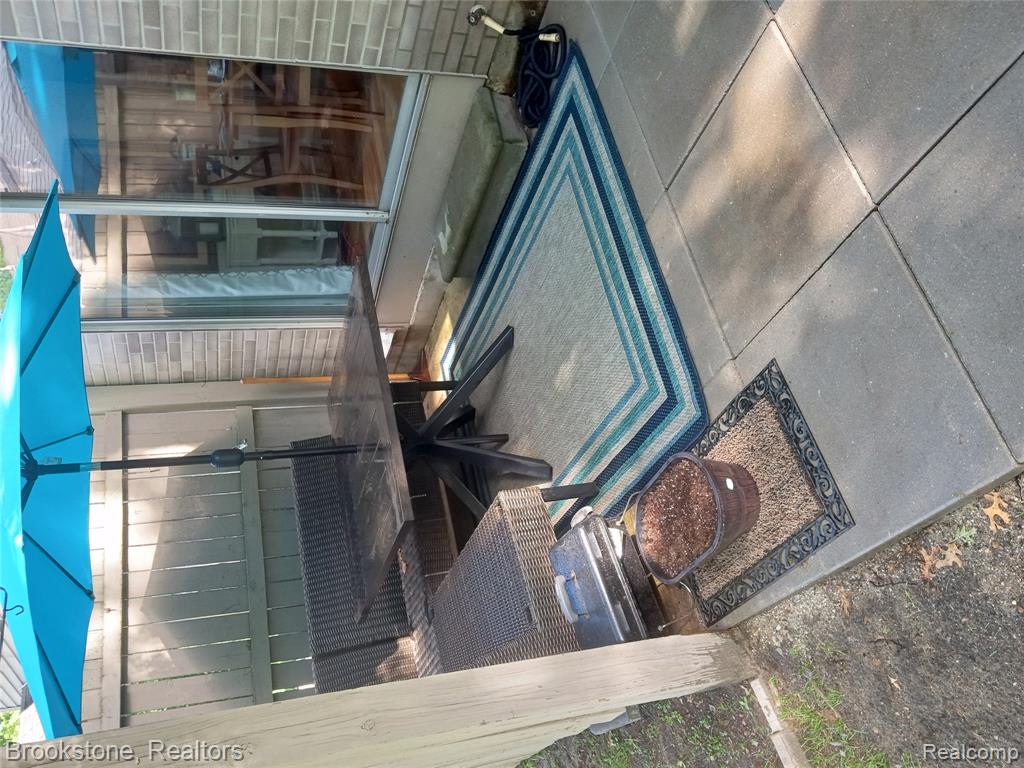 30 Pine Tree Ridge Drive, Waterford, MI, 48327