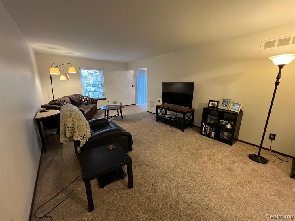 27653 W ECHO VALLEY, 210, Farmington Hills, MI 48334 — Photo 8