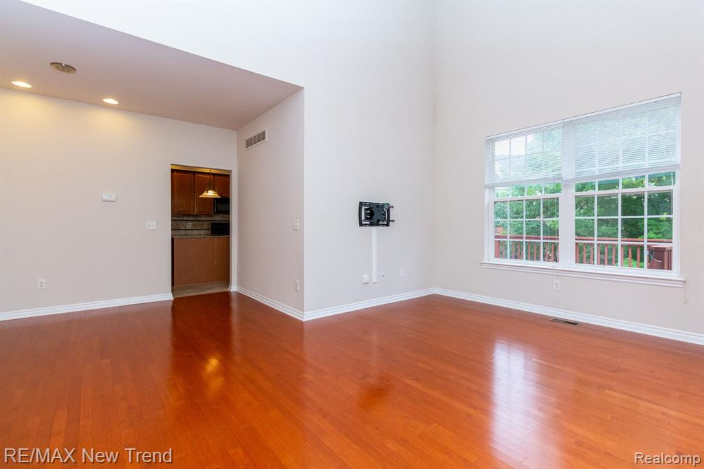 29319 DOUGLAS Drive, Novi, MI 48377 — Photo 7