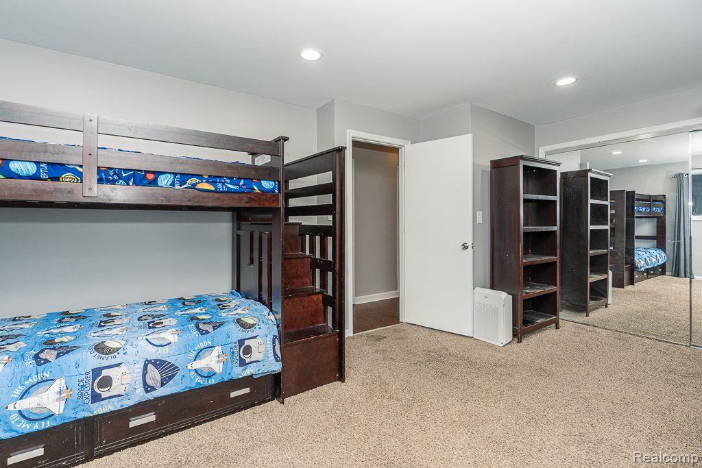 8871 SUNCREST Drive, Sterling Heights, MI 48314 — Photo 29