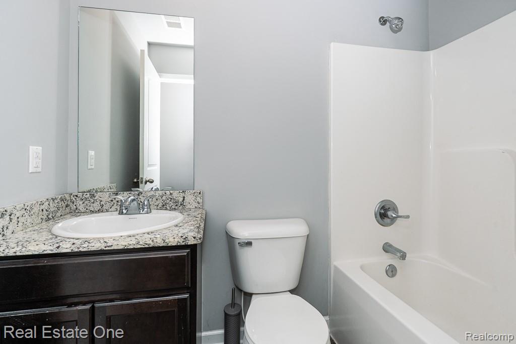2249 Legacy Drive, Burton, MI 48519 — Photo 14