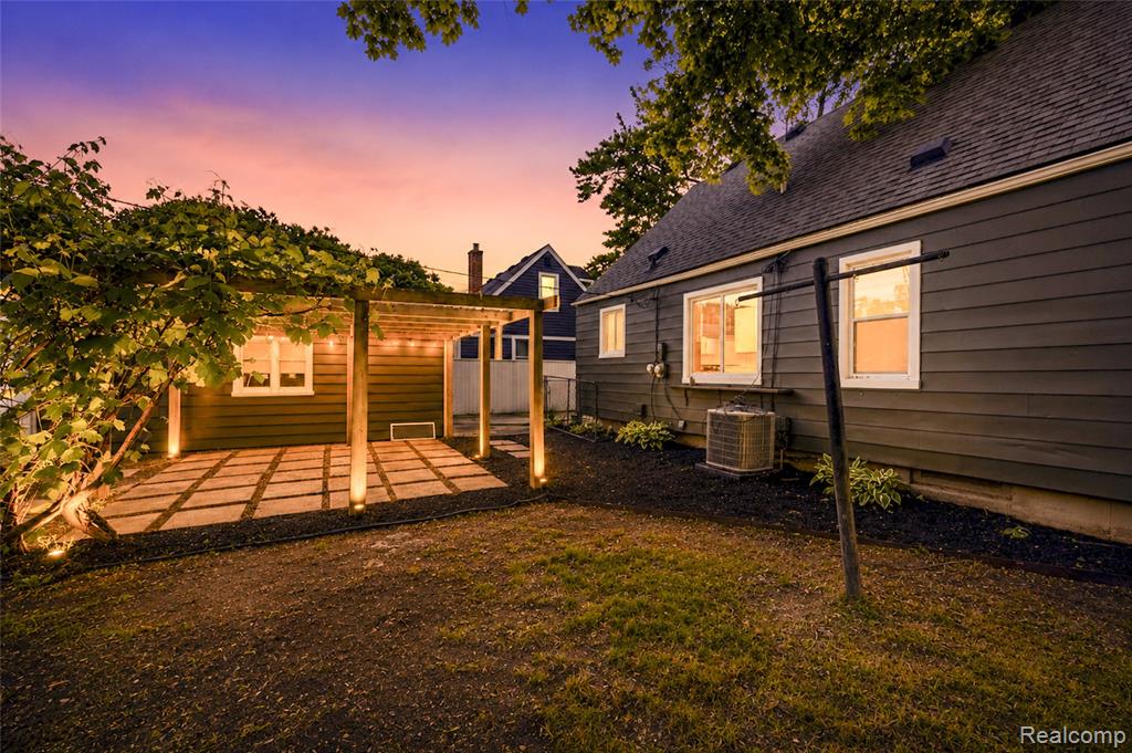2330 Buckingham Avenue, Berkley, MI 48072 — Photo 4