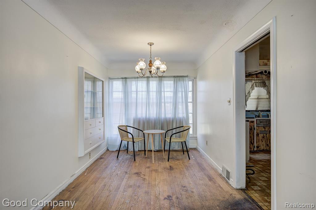 438 W MOREHOUSE Avenue, Hazel Park, MI 48030 — Photo 8