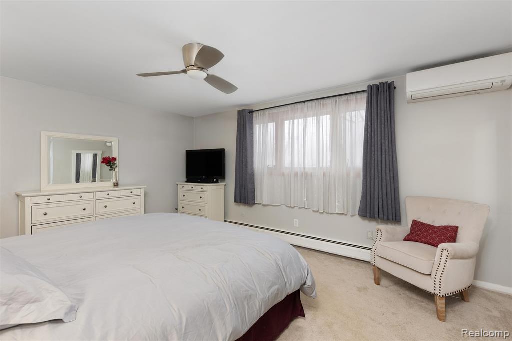 25376 Lyncastle Street, Farmington, MI, 48336