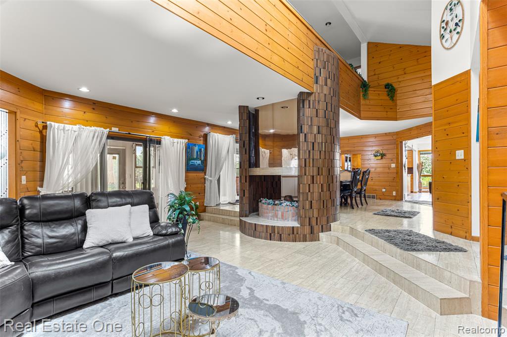 18191 Country Club Circle, Riverview, MI 48193 — Photo 9