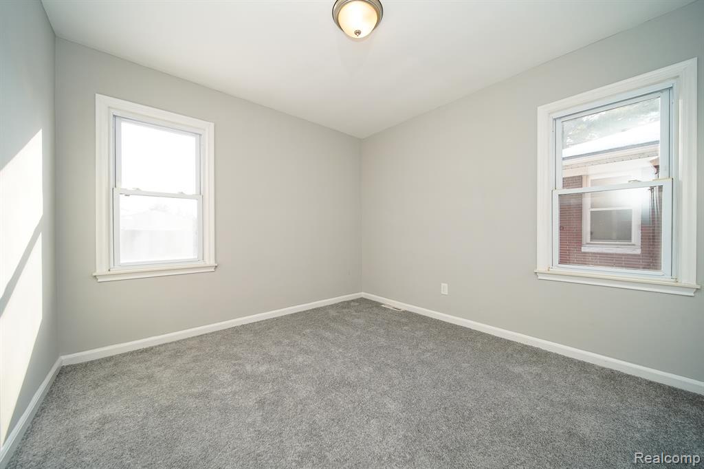 750 E Hayes Avenue, Hazel Park, MI 48030 — Photo 35