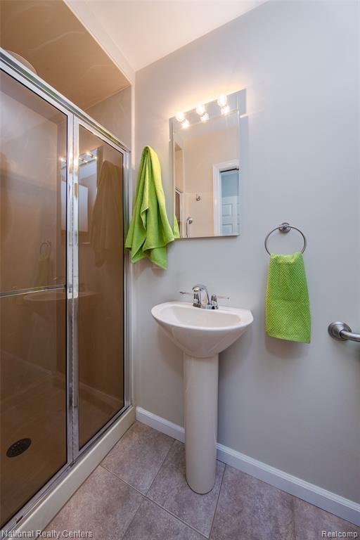 40703 Olympia Drive Drive, Sterling Heights, MI 48313 — Photo 11