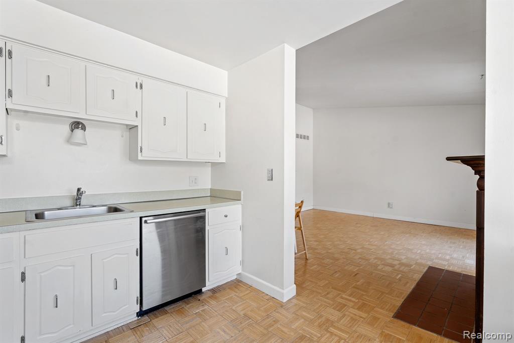 3222 BOLGOS Circle, Ann Arbor, MI 48105 — Photo 13