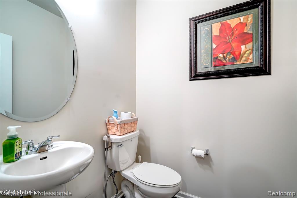 6044 FIELDSTONE Circle, South Lyon, MI 48178 — Photo 55