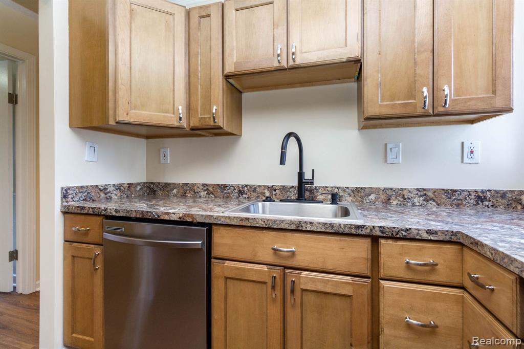 8850 Janis Street, Shelby Twp, MI 48317 — Photo 13