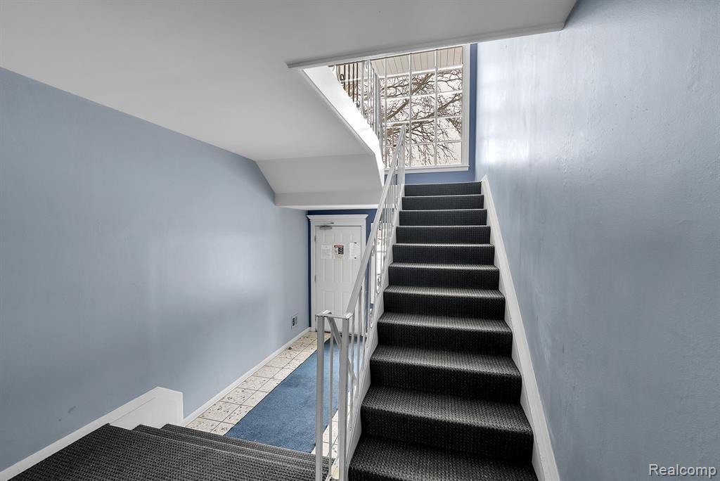 408 Fox Hills #A5 Drive S, Bloomfield Hills, MI 48304 — Photo 8