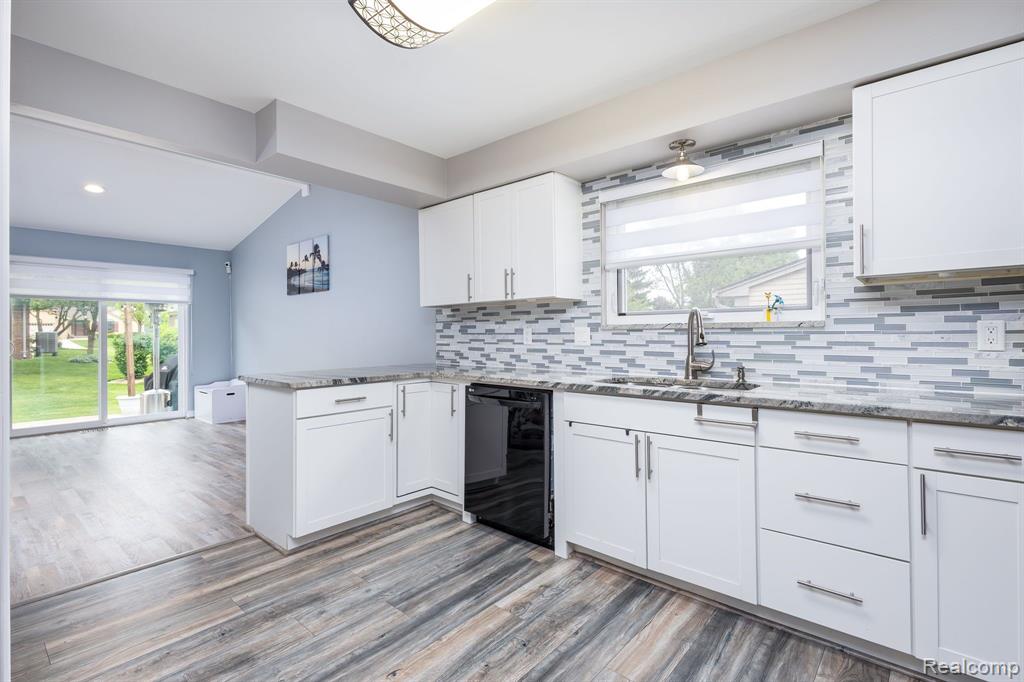 682 LOCKPORT Road, Rochester, MI 48307 — Photo 8
