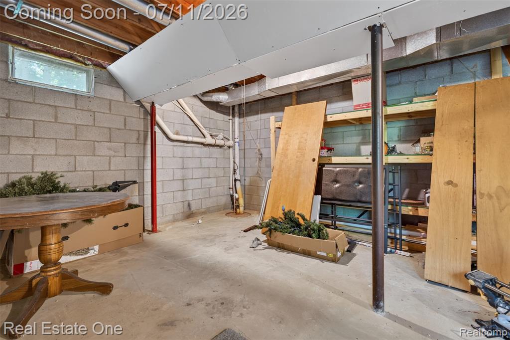 310 S Van Road, Holly, MI 48442 — Photo 42