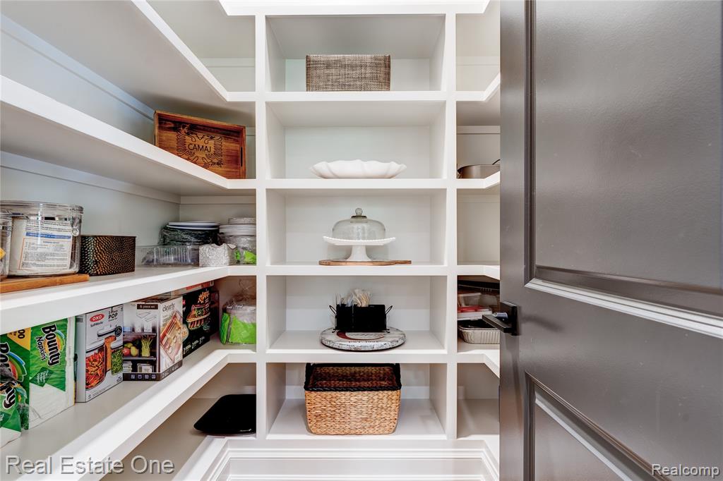 3370 Bloomcrest Drive, Bloomfield Hills, MI, 48304