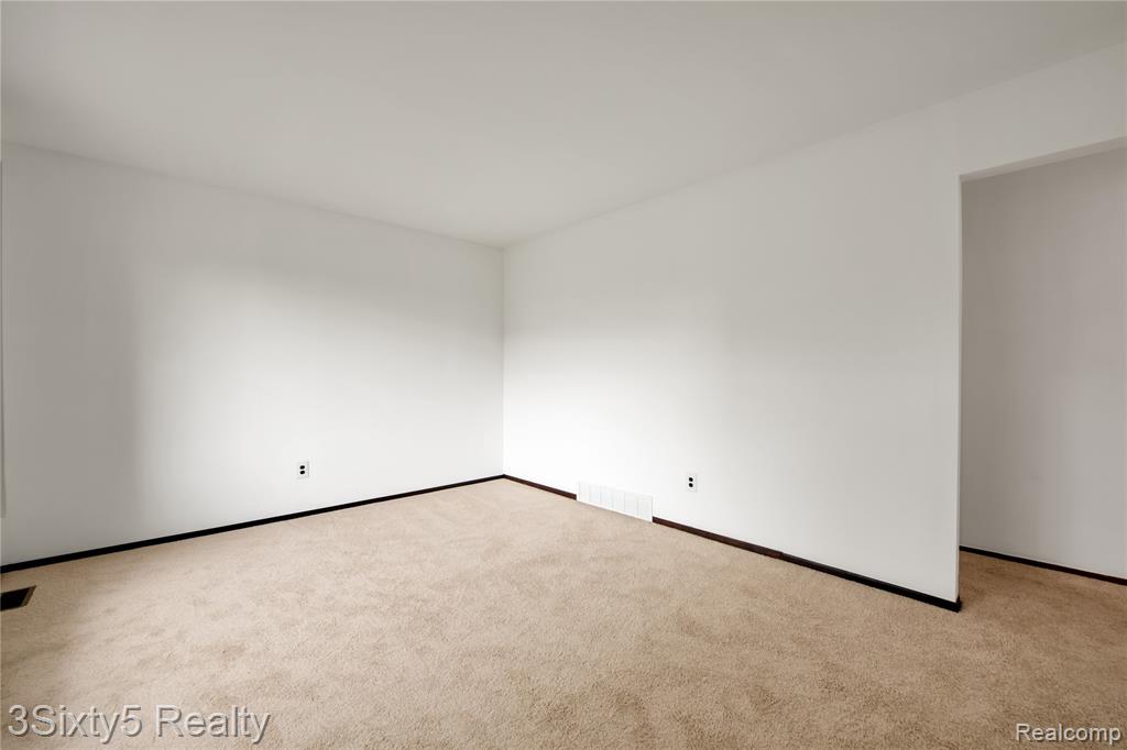 30572 S Gibraltar Road, Rockwood, MI — Photo 5