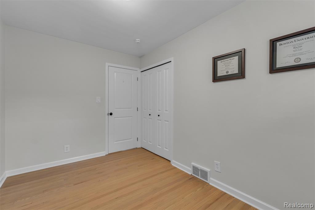 765 Vernier Road, Grosse Pointe Woods, MI 48236 — Photo 29