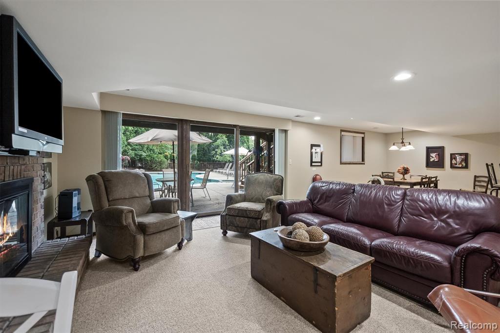 5863 Seville Circle, Orchard Lake Village, MI 48324 — Photo 52
