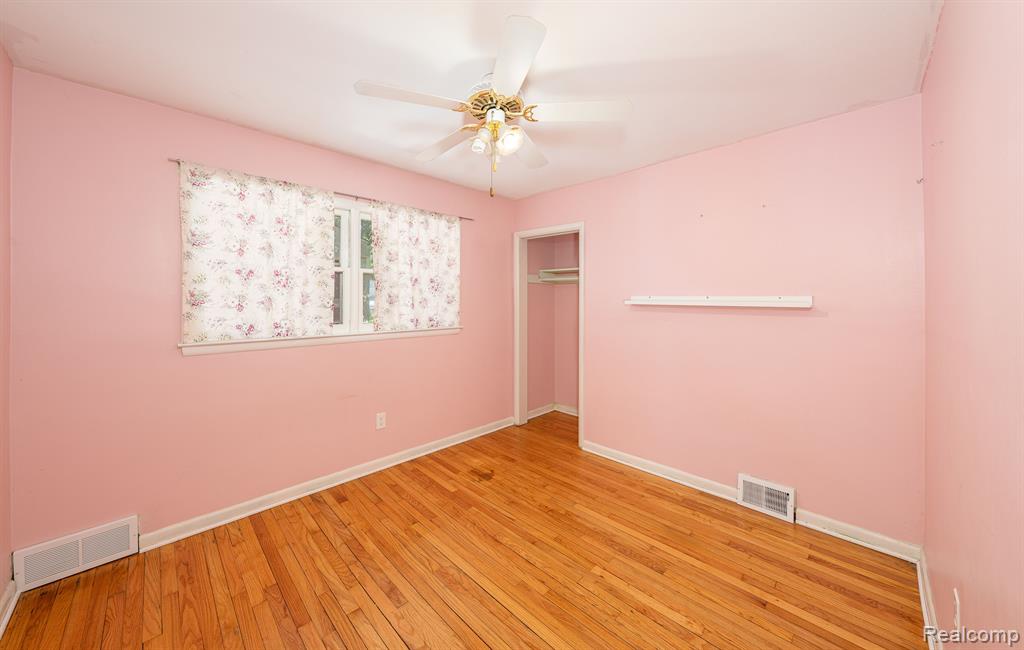 8614 GRAYFIELD Street, Dearborn Heights, MI 48127 — Photo 10