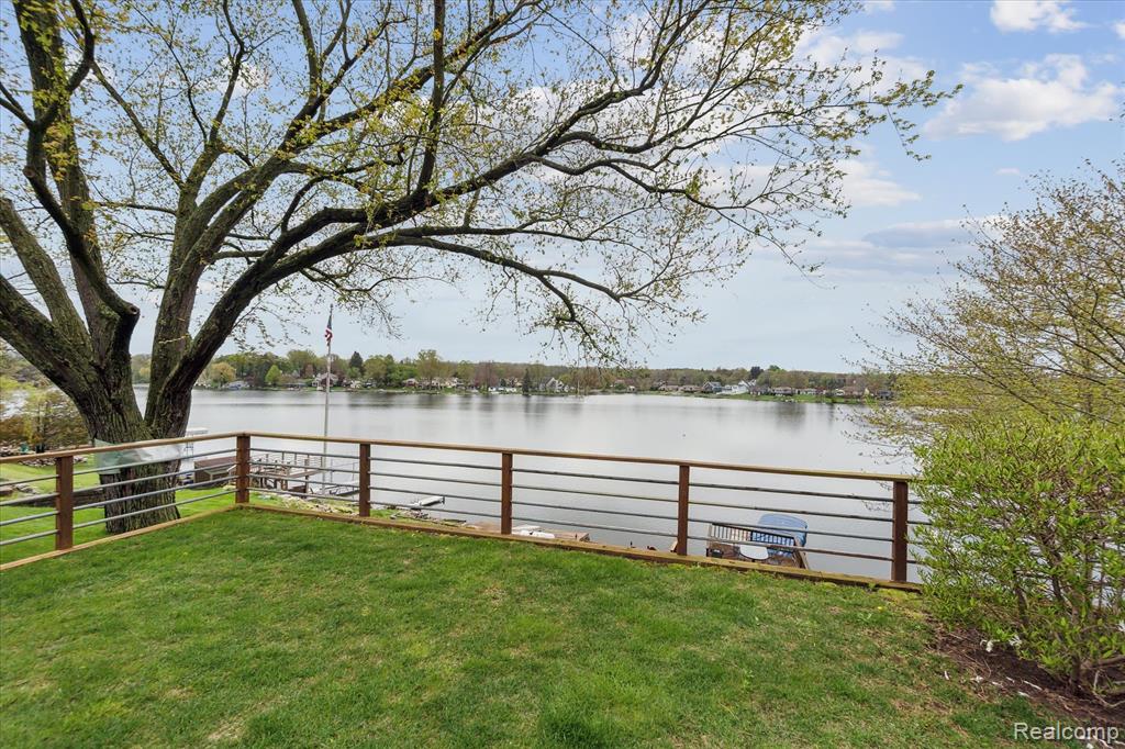 9669 NORMAN Road, Clarkston, MI 48348 — Photo 34