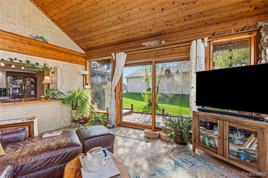 16280 Softwater Lake Drive, Linden, MI 48451 — Photo 10