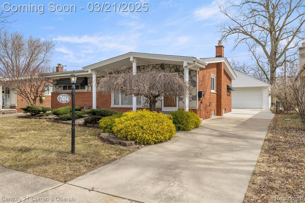 7484 N CHARLESWORTH Street, Dearborn Heights, MI 48127 — Photo 2