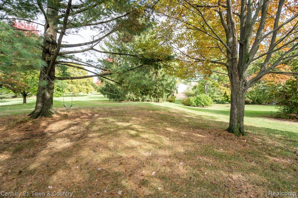 16436 OLD BEDFORD Road, Northville, MI 48168 — Photo 37