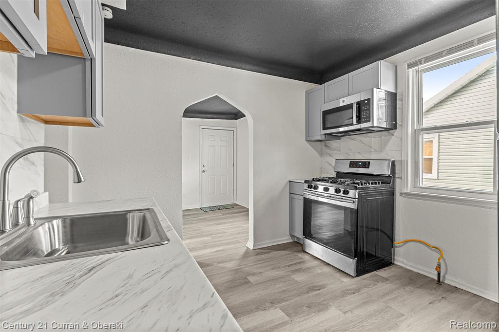 5514 Ashley Street, Detroit, MI 48236 — Photo 8