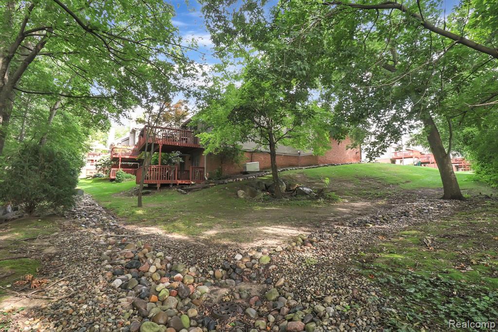 860 Woodridge Hills Drive, 95, Brighton, MI 48116 — Photo 34