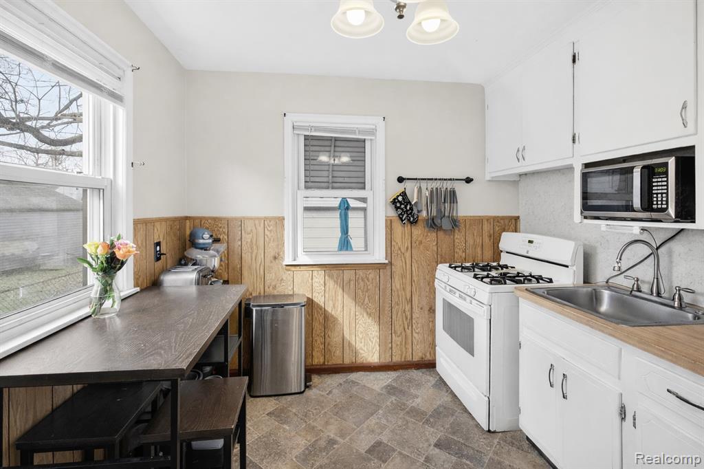 4140 Syracuse Street, Dearborn Heights, MI 48125 — Photo 9