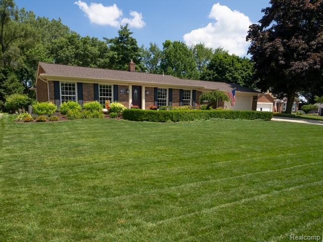 4923 Dusk Drive, Utica, MI 48316 — front exterior