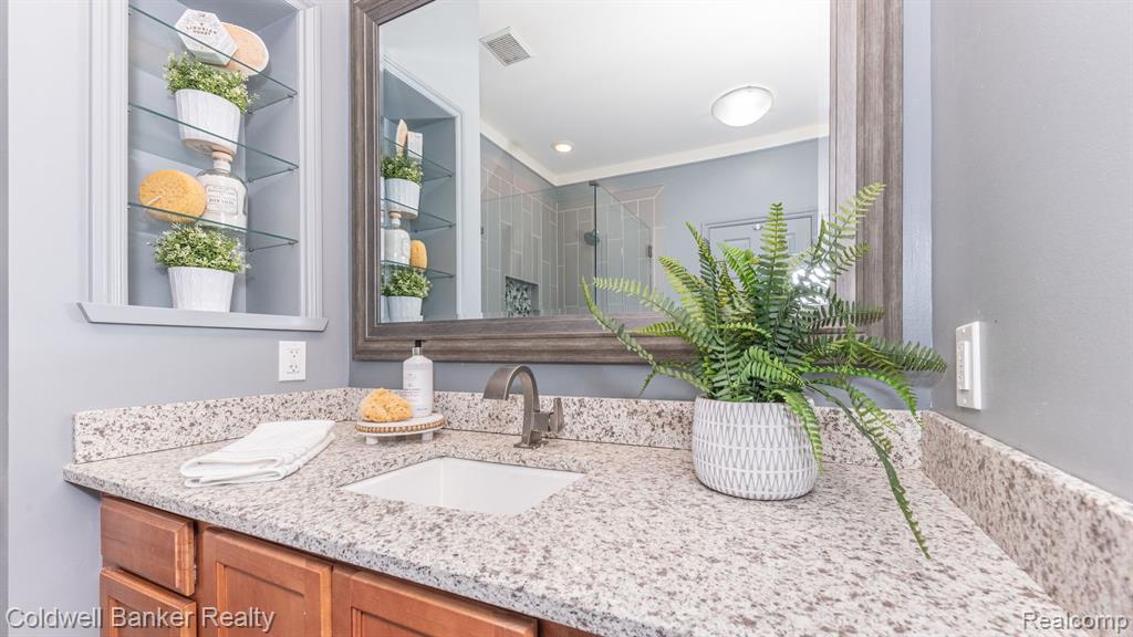 13541 CHRISTINA Lane, Belleville, MI 48111 — Photo 31