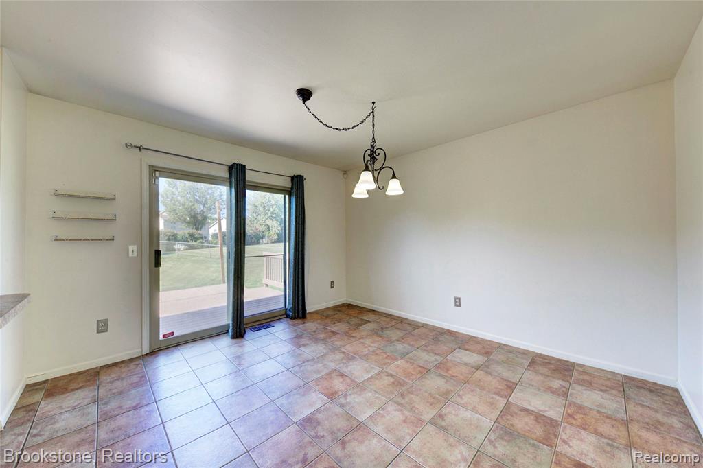 7849 Twins Drive, Waterford, MI 48329 — Photo 13